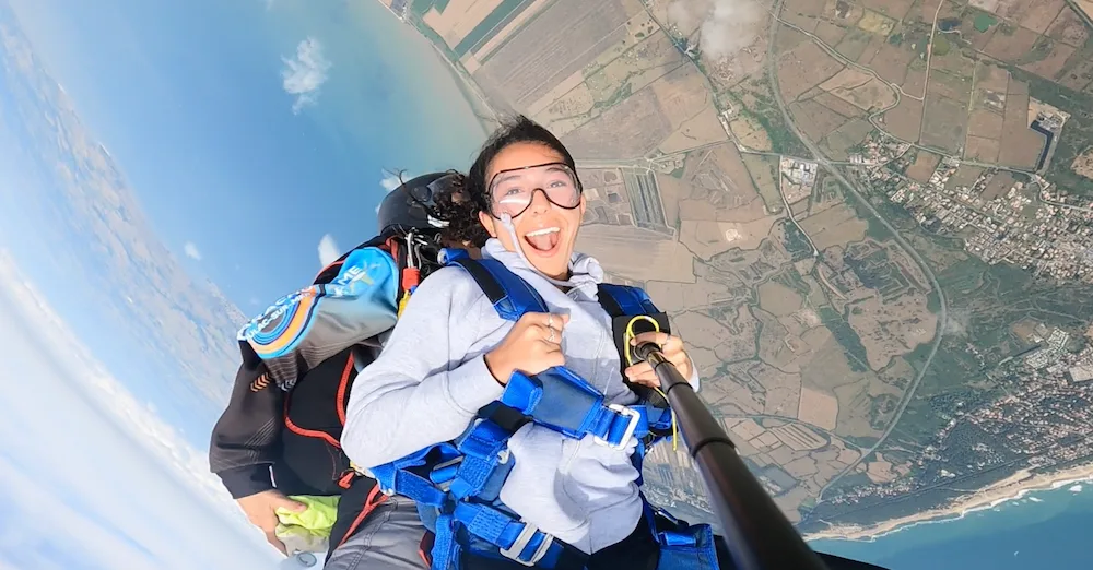 Émotion lors d'un saut en parachute en Gironde