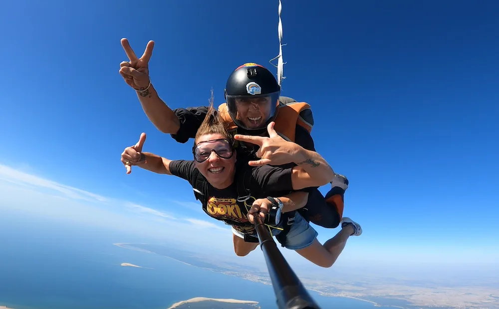 Saut en parachute à Soulac-sur-Mer avec monitrice