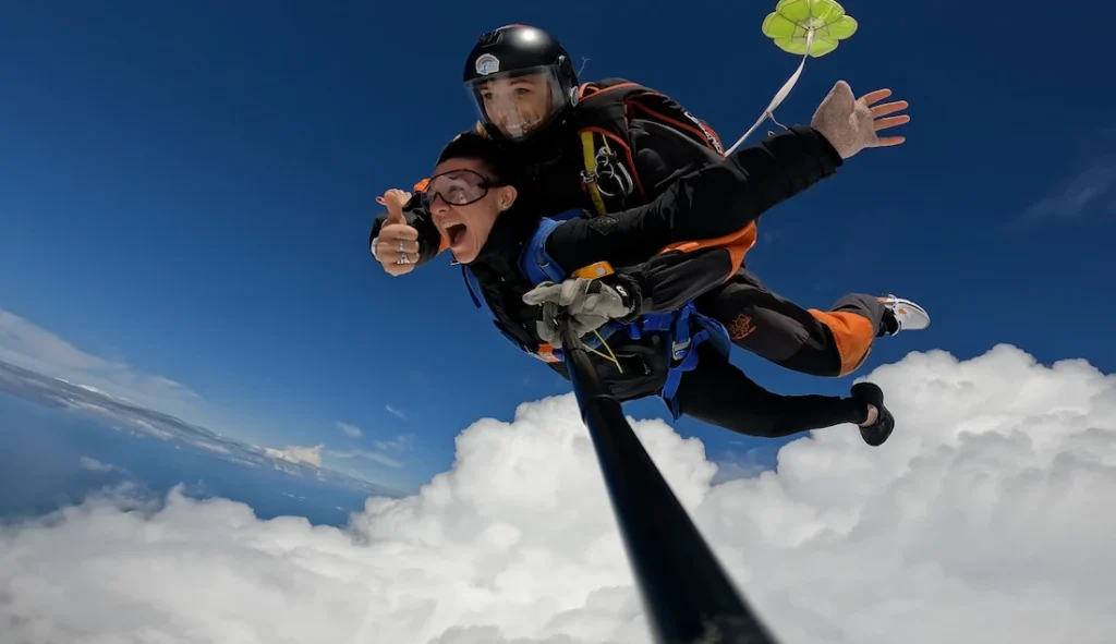 Photo d'un saut en tandem Aérodrome avec Xlr parachutisme, centre de parachutisme en Gironde