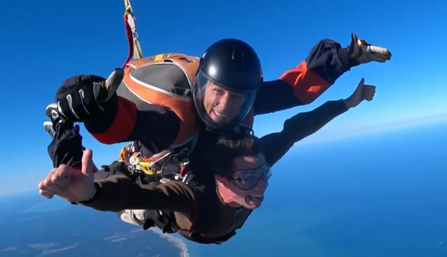 Saut en Tandem au-dessus de l'estuaire de la Gironde avec Xlr Parachutisme